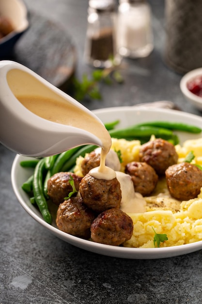 Les boulettes de viande : De la Suède à l’Italie, les petites boulettes de viande qui ont conquis les papilles du monde